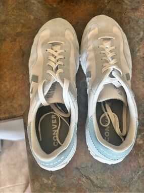 Women’s Converse Low Top Sneakers size 9.5
